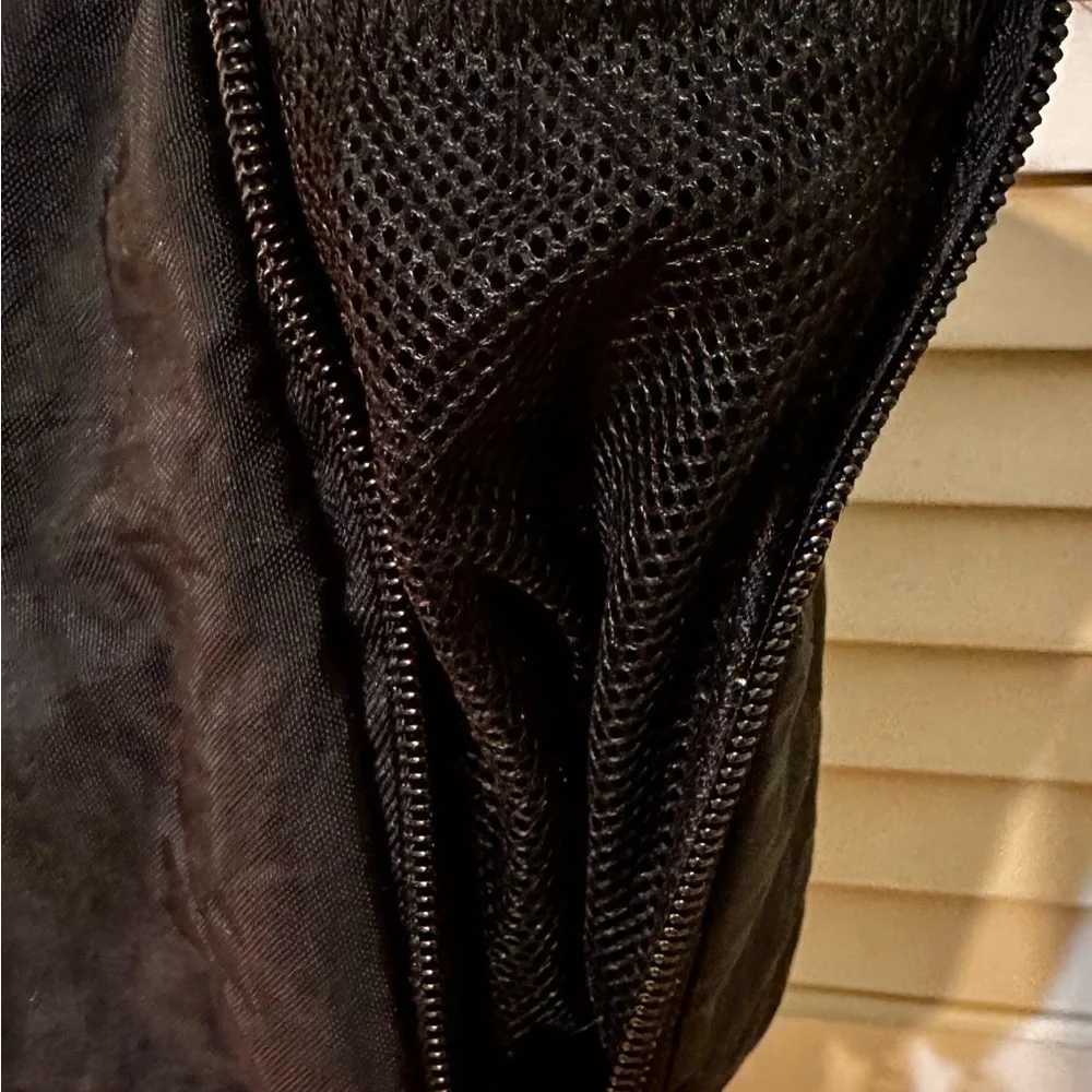 Travelon Black Front-Quilted Crossbody travel or Campus Bag - Picture 7 of 12